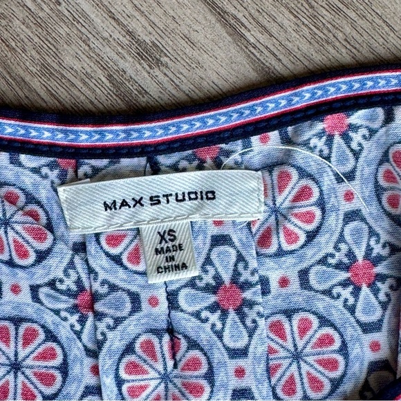 Max Studio Cold Shoulder Medallion Print Top – Size XS - Picture 3 of 12